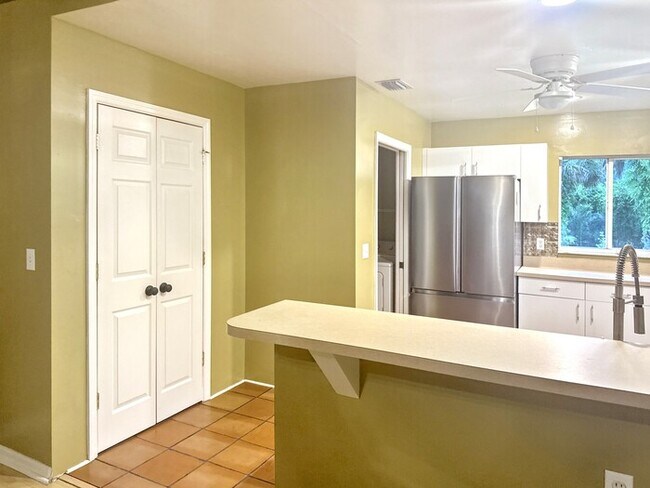 Building Photo - 2240 Safe Harbour Ct