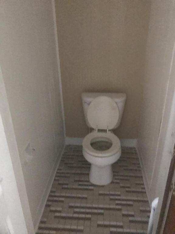 Building Photo - 614 1/2 W Stephenson St-614.5 W Stephenson