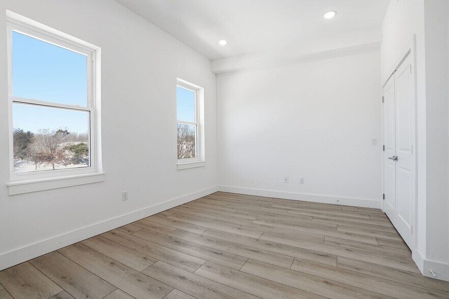 Building Photo - 147-149 N Gross St