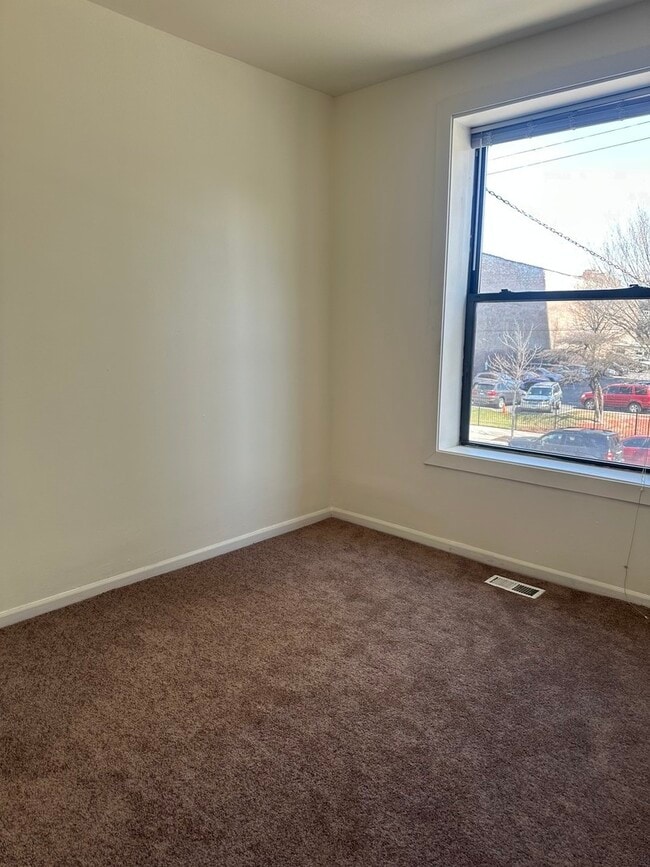 Building Photo - 5826 N Broadway