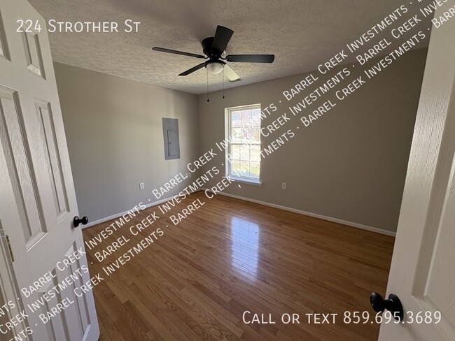 Building Photo - 224 Strother St