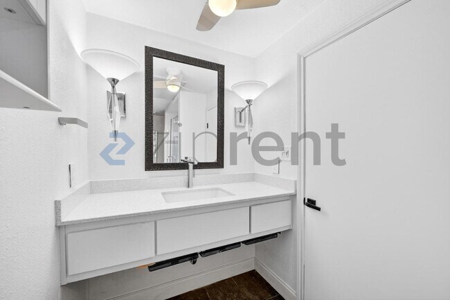 Building Photo - 4040 Avondale Ave