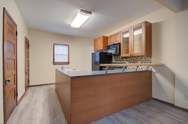 Building Photo - 811 John St