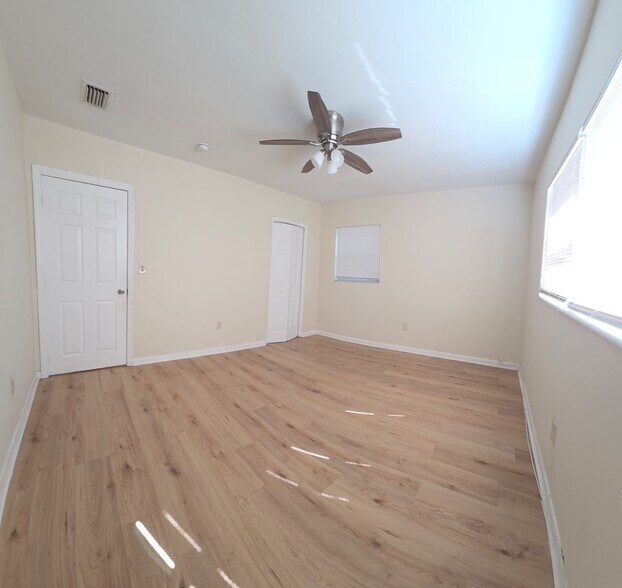 Building Photo - 1085 NW 133rd St