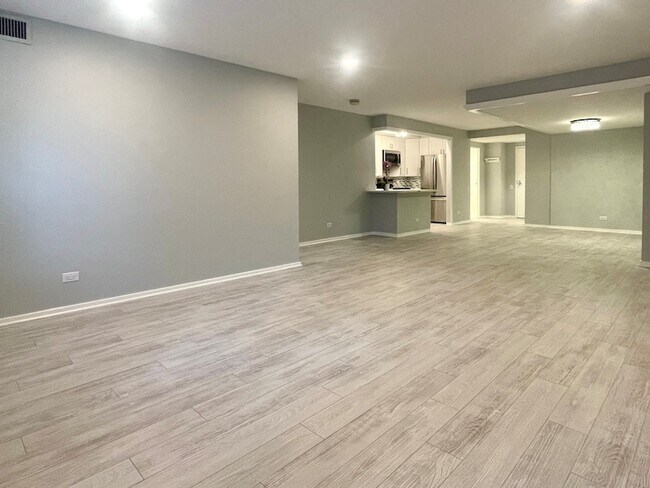 Building Photo - 40 E 9th St