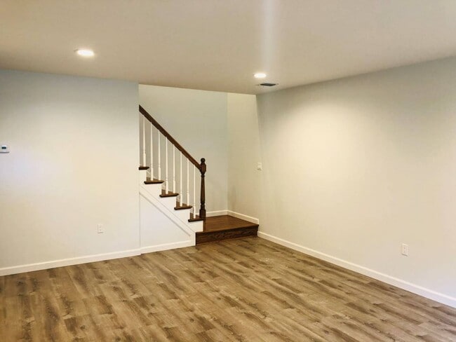 Building Photo - 47 Coles St