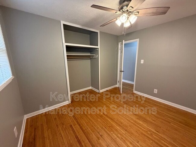 Building Photo - 221 River Rd