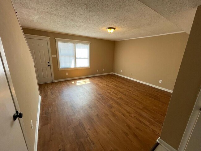Building Photo - 920 Corder Rd.