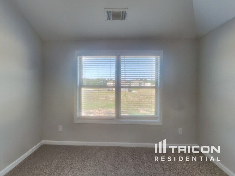 Building Photo - 103 Kennelsman Dr