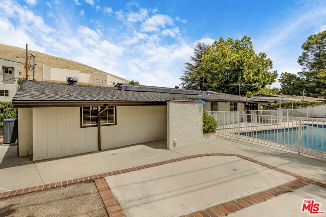 Building Photo - 4730 Cerrillos Dr