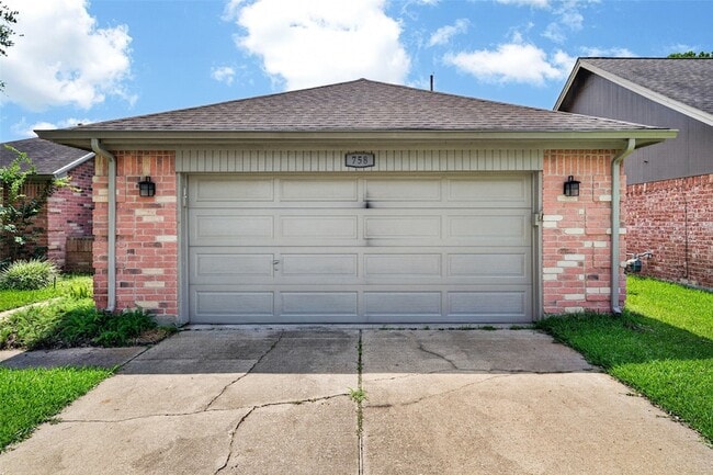 Building Photo - 758 Rolling Mill Dr