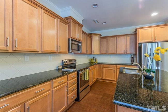 Building Photo - 4106 Vallonia Dr