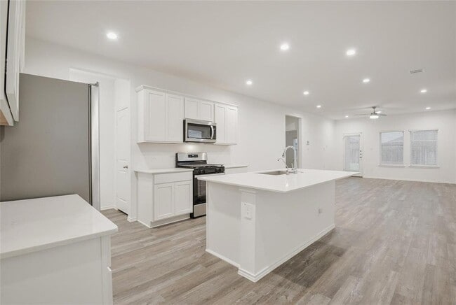 Building Photo - 1055 Llano Trl