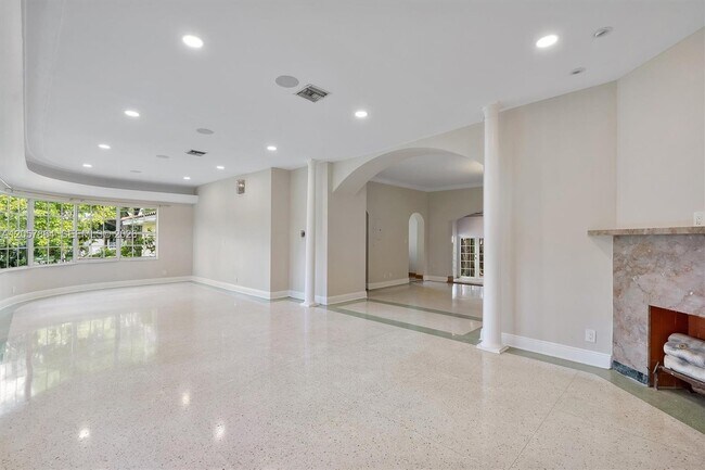 Building Photo - 4445 N Michigan Ave