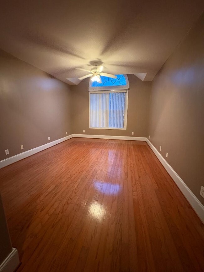 Building Photo - 533 Stonemason Dr