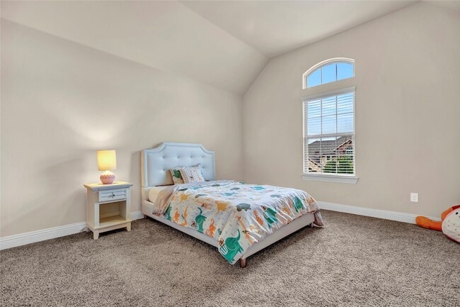 Building Photo - 1807 Drake Dr