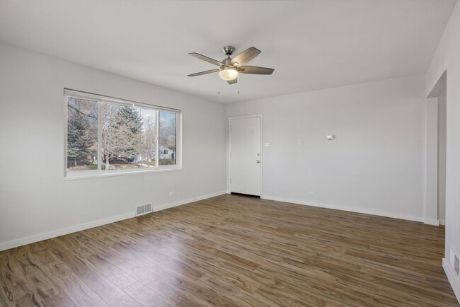 Building Photo - 2 Bedroom Townhome in Denver