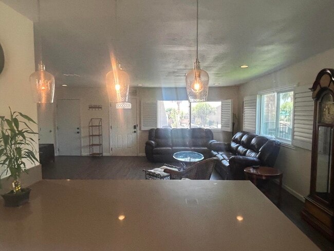 Building Photo - 64610 Pinehurst Cir
