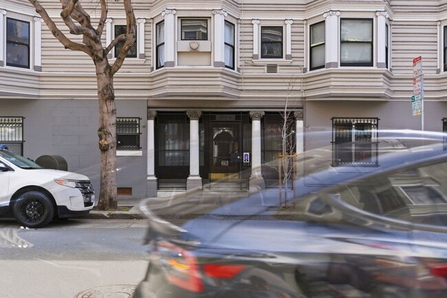 Building Photo - 903 Pine St