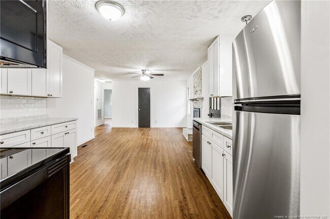 Building Photo - 909 Kaywood Dr