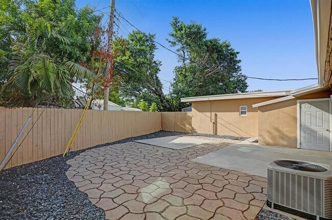 Building Photo - 651 NE 59th Ct