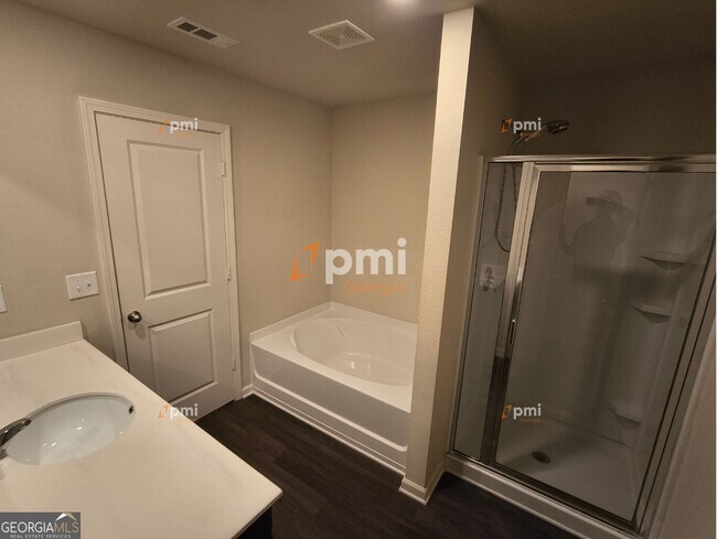 Building Photo - 209 Oliver Dr