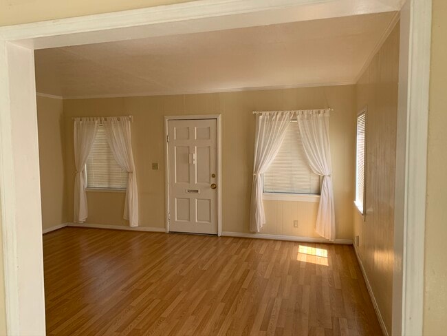 Building Photo - 14116 Sylvan St