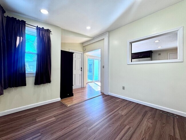 Building Photo - 10 Marrigan St