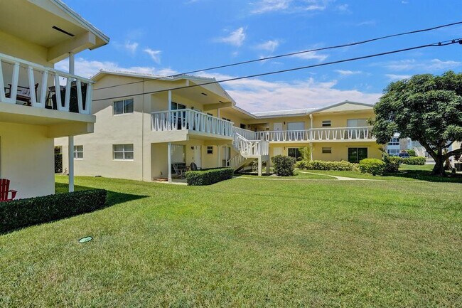 Building Photo - 2755 NE 28th Ave