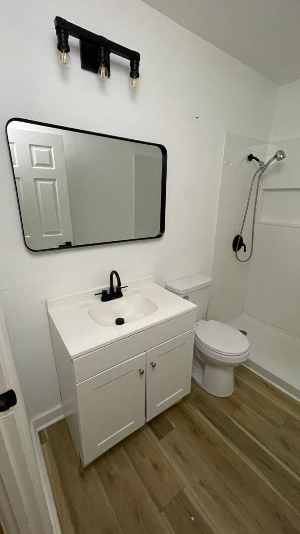 Building Photo - Spacious 4-Bed 2-Bath Home for Rent