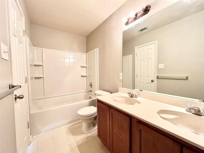 Building Photo - 3000 Groveland Terrace