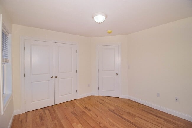 Building Photo - 5 W Chapel St