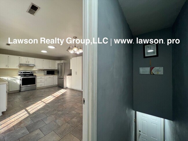 Building Photo - Peaceful Retreat with Outdoor Space-Botetourt County