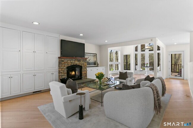 Building Photo - 32 Buttonball Ln