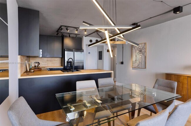 Building Photo - 13499 Biscayne Blvd