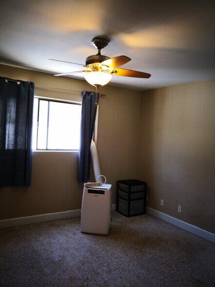 Building Photo - 10982 Roebling Ave