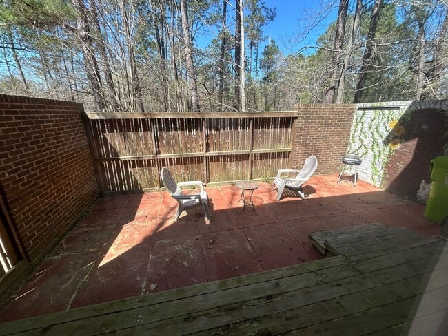 Building Photo - 1 Gardenwood Ct