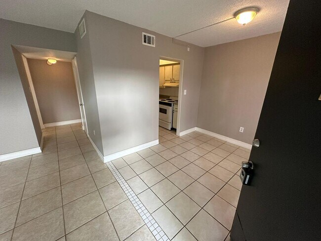 Building Photo - GREEN TEE VILLAGE 1 BED FOR RENT - FAST APPROVAL!