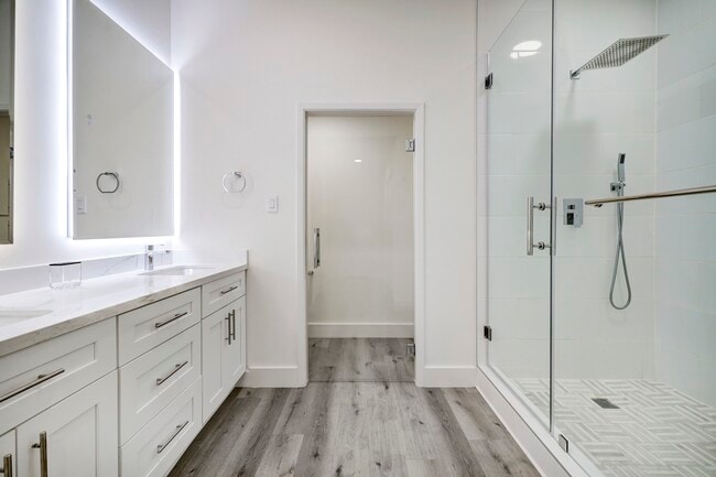 Building Photo - 12625 Memorial Dr