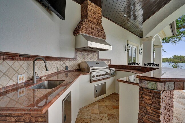 Building Photo - 18669 SE Palm Island Ln