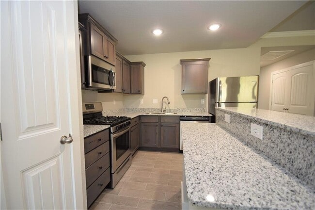 Building Photo - 422 Rineel Ave
