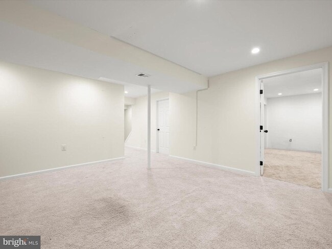 Building Photo - 8806 Admiral Dr