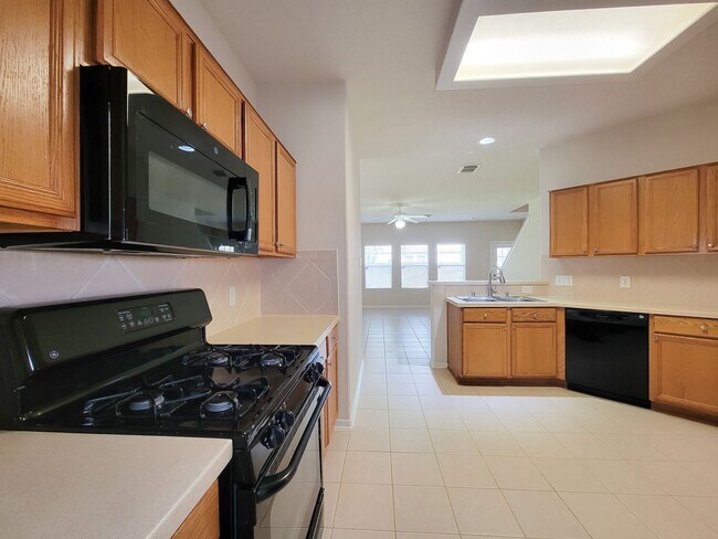 Building Photo - Well-Maintained Home with Spacious Layout ...