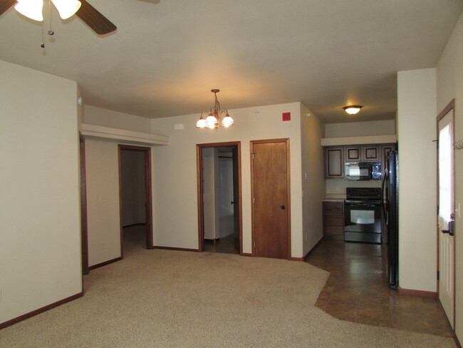 Building Photo - 2 BEDROOM | 1 BATH | GROUND LEVEL CONDO | ...