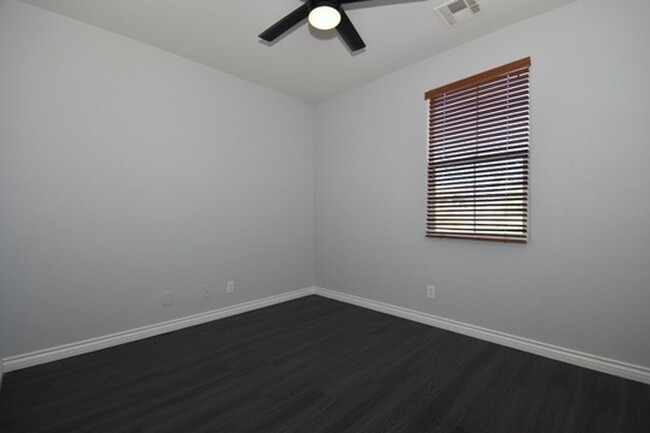 Building Photo - Spacious 2-bed 2-bath with Attached Car Ga...