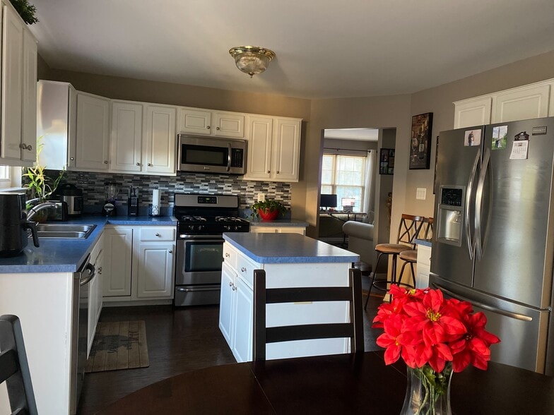 Building Photo - 3861 Shiner Ct