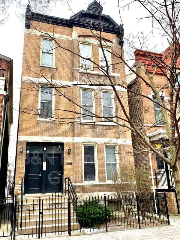 Building Photo - 2337 N Janssen Ave