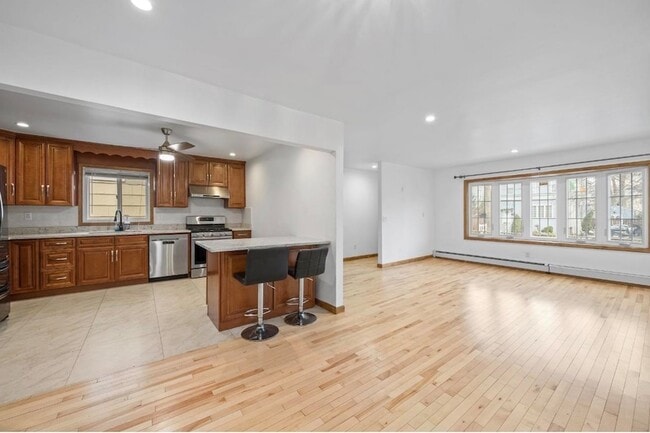 Building Photo - 93 Lord Ave