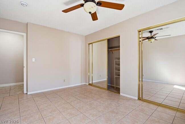 Building Photo - 4561 Paseo El Rio Dr