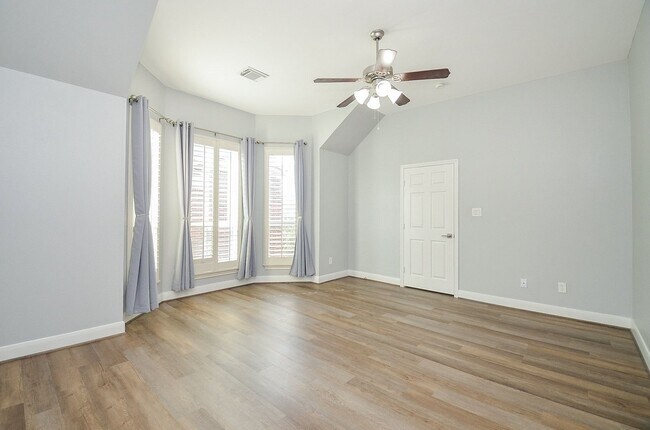 Building Photo - 1016 Studer St